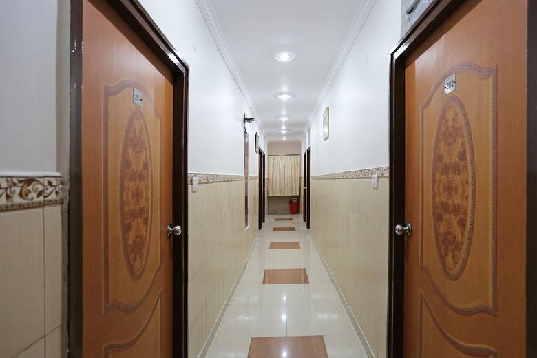 Oyo 3033 Radiant Hotel