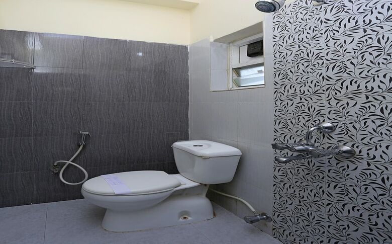 Hotel Oyo 4937 Near Dlf
