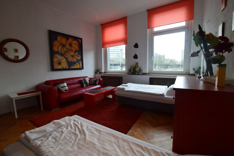 Tolstov-hotels Large 3 1/2 Room Apartment