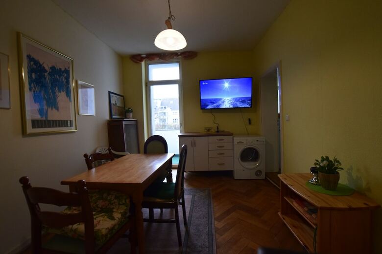 Tolstov-hotels Large 3 1/2 Room Apartment