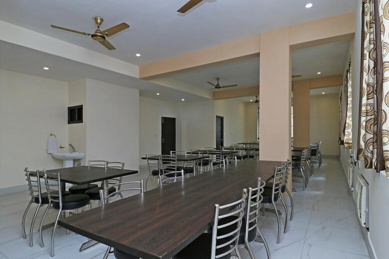Oyo 4798 Hotel Periwal Premium