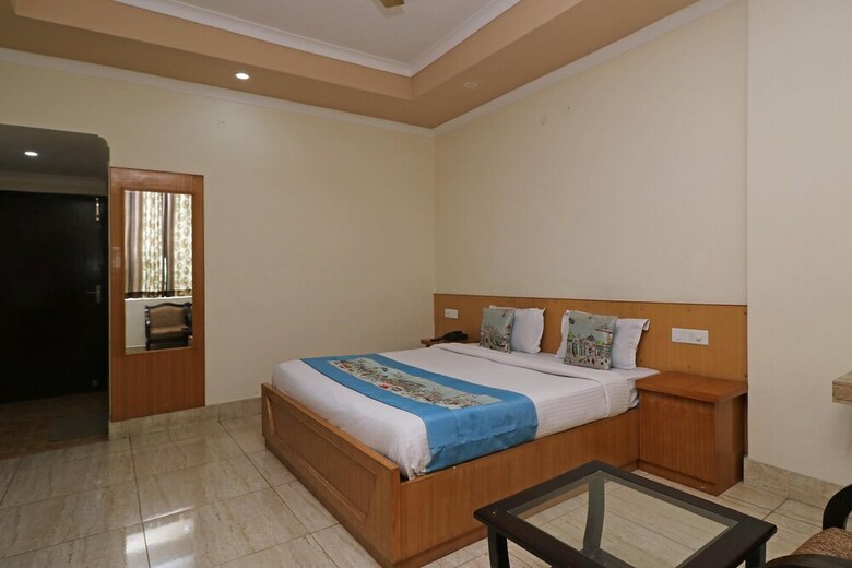 Oyo 4798 Hotel Periwal Premium