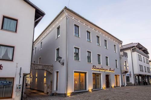 Hostal Hotel Zum Stemplinger Hansl