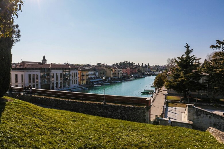 Le Finestre Sul Borgo B&B