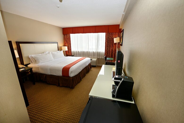 Holiday Inn Hotel & Suites Boston - Peabody