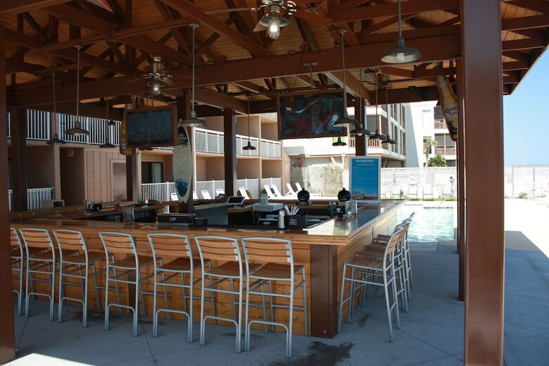 Hotel Castaway Beach Inn & Swim Up Bar