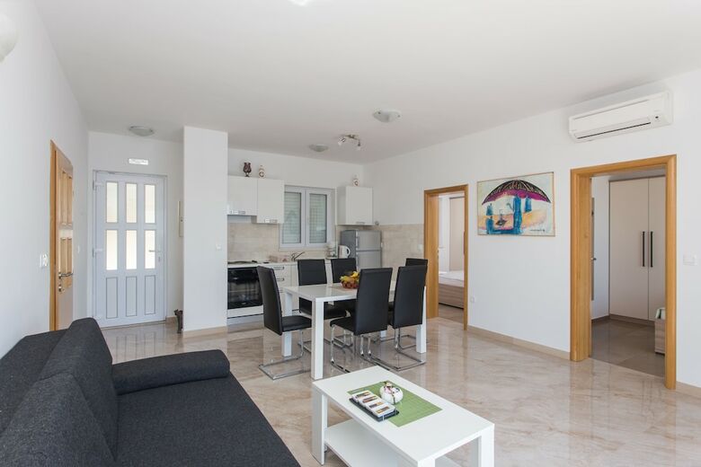 Apartments Villa Ari