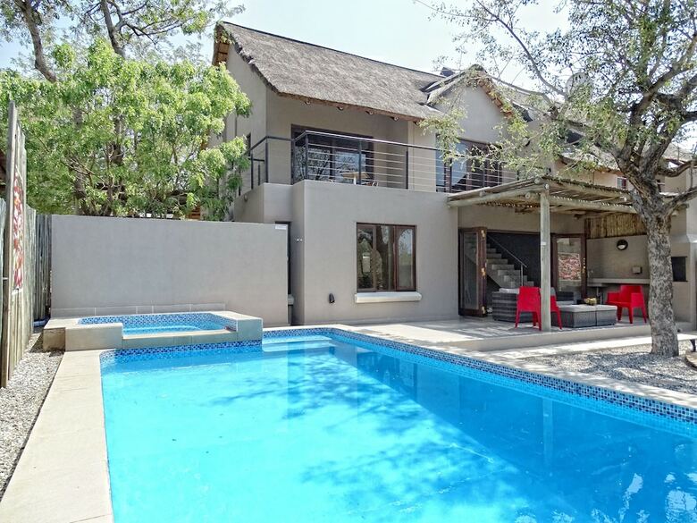 Bushglam Luxury Holiday Home