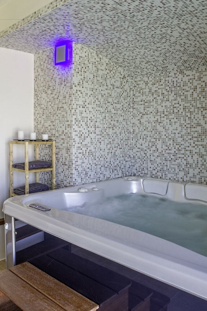 Dionysos Luxury Villa