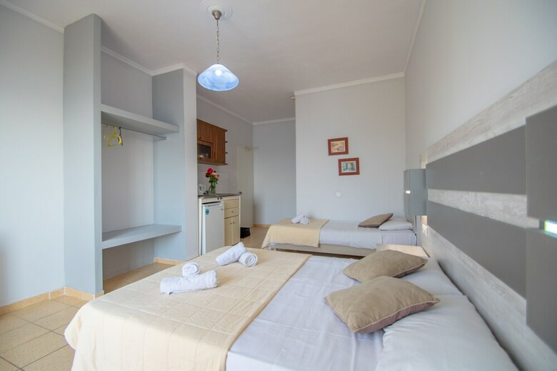 Aparthotel Agoulos Beach Hotel