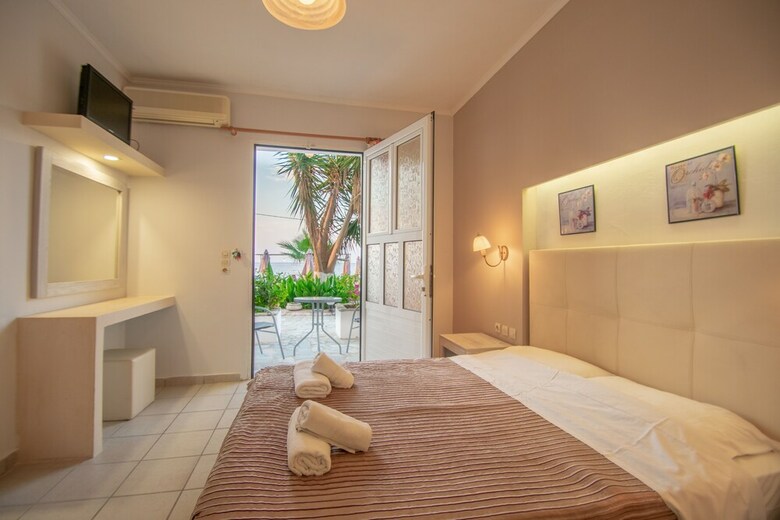 Aparthotel Agoulos Beach Hotel