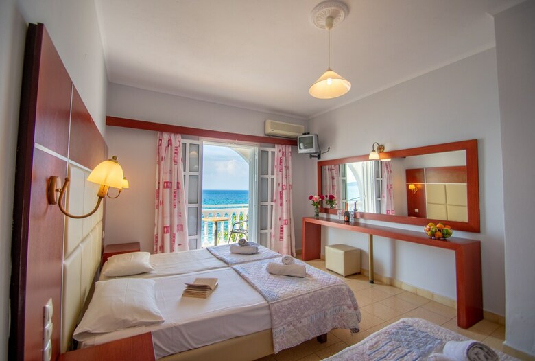 Aparthotel Agoulos Beach Hotel