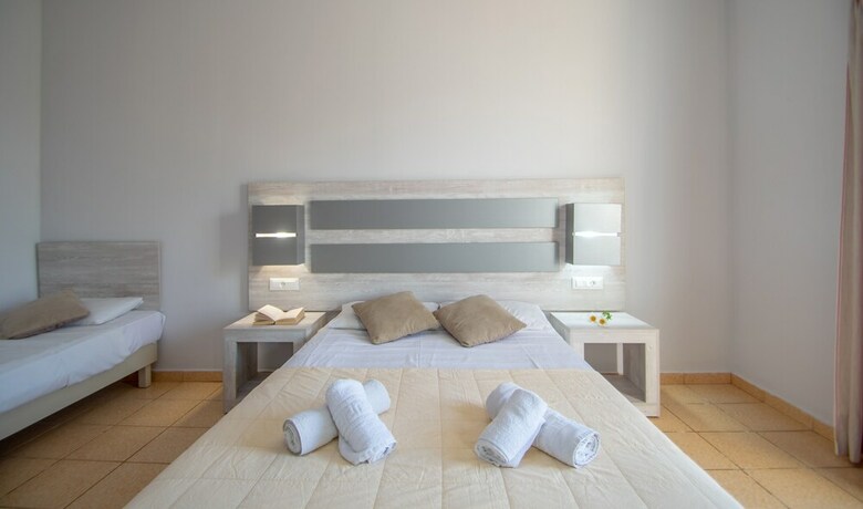 Aparthotel Agoulos Beach Hotel