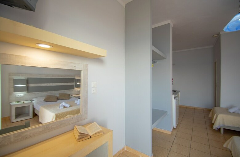 Aparthotel Agoulos Beach Hotel