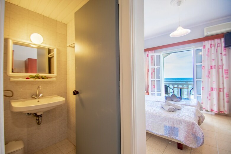 Aparthotel Agoulos Beach Hotel