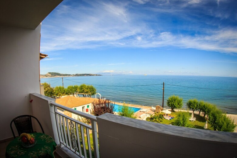 Aparthotel Agoulos Beach Hotel