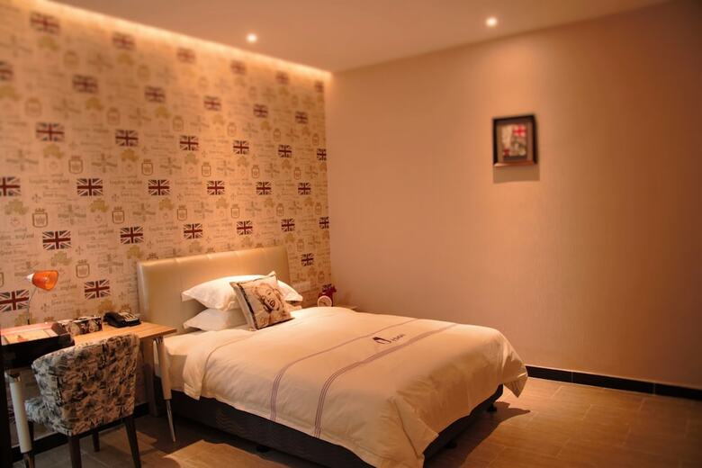 J Hotel