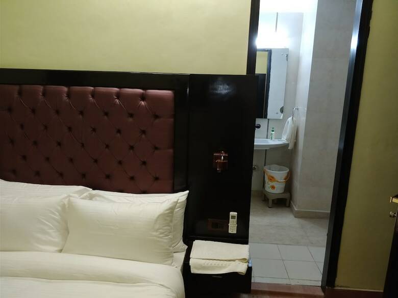 Hotel Sumedha Premium