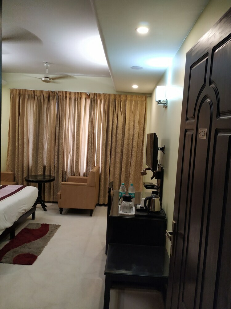 Hotel Sumedha Premium