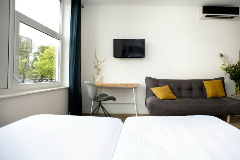 I Hotel