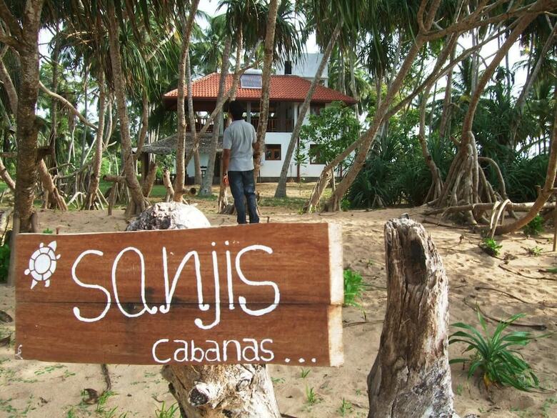 Hotel Sanjis The Seaside Cabanas