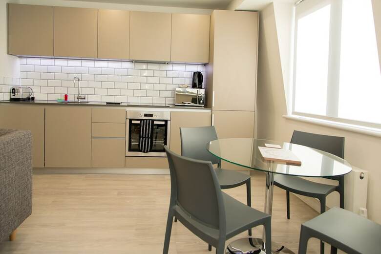 City Stay Apartments - Platform