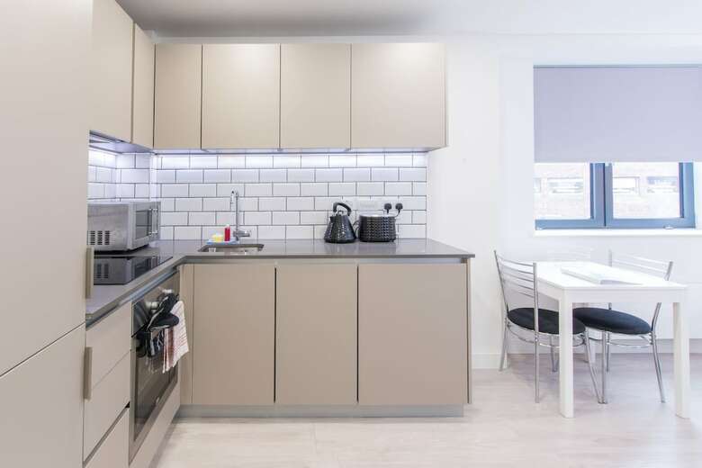 City Stay Apartments - Platform