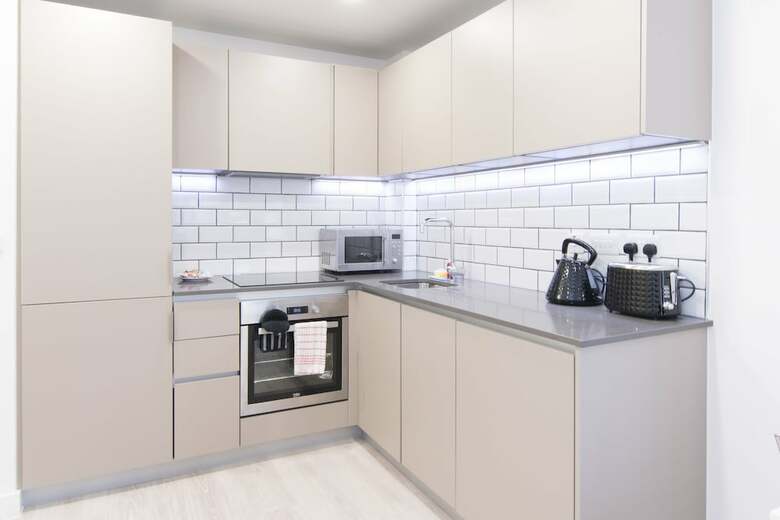 City Stay Apartments - Platform
