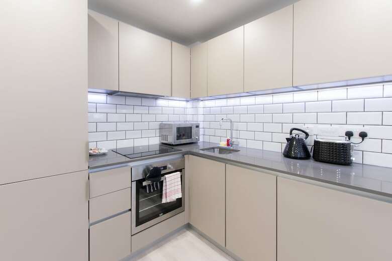 City Stay Apartments - Platform