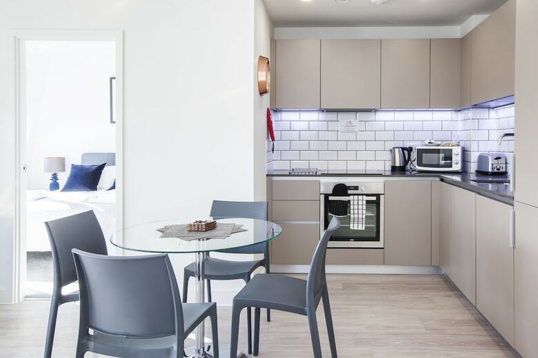 City Stay Apartments - Platform