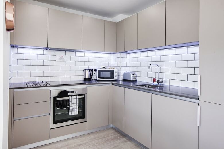 City Stay Apartments - Platform