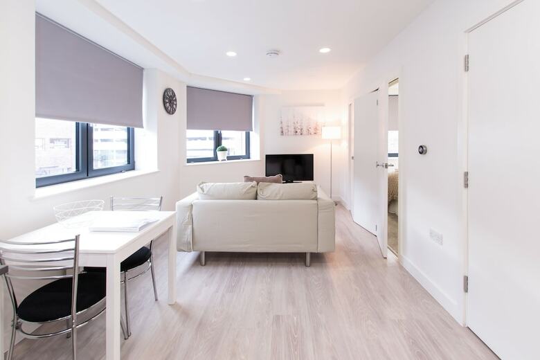 City Stay Apartments - Platform