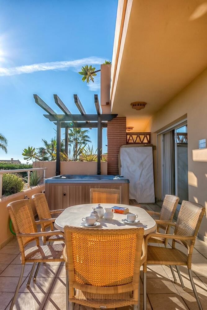 Malibu Apartments