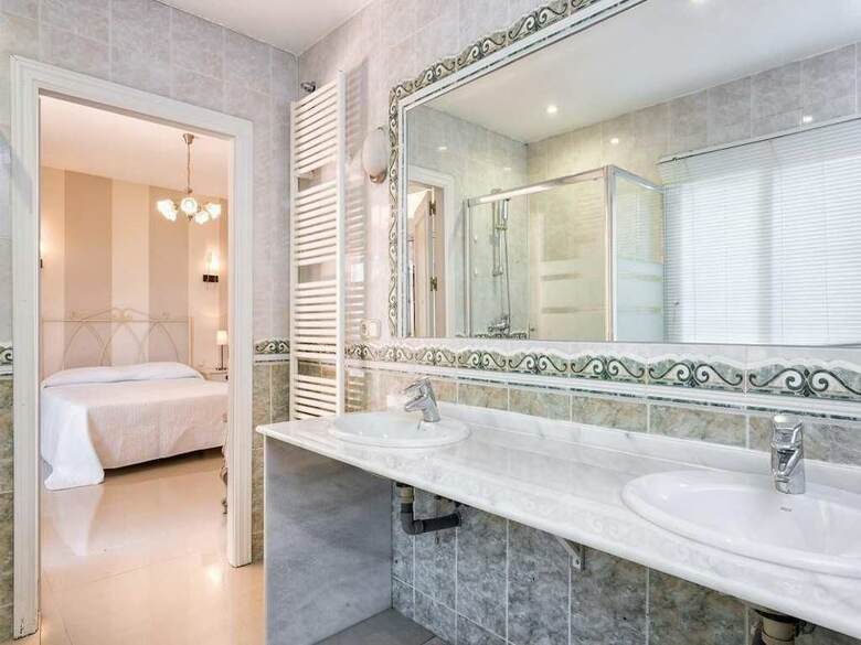 Villa Espa�a