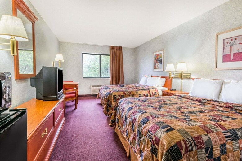 Hotel Days Inn By Wyndham Topeka