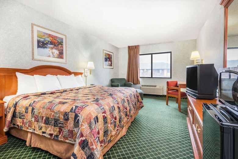 Hotel Days Inn By Wyndham Topeka