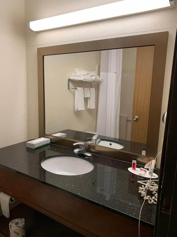 Hotel Days Inn By Wyndham Topeka