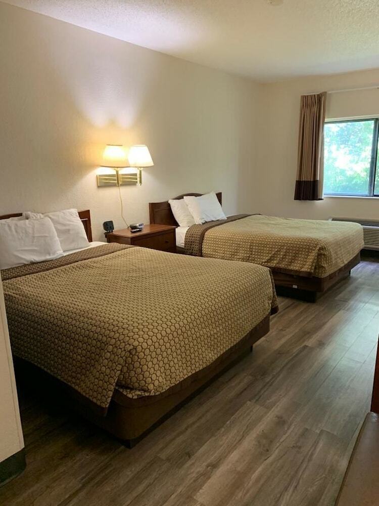 Hotel Days Inn By Wyndham Topeka