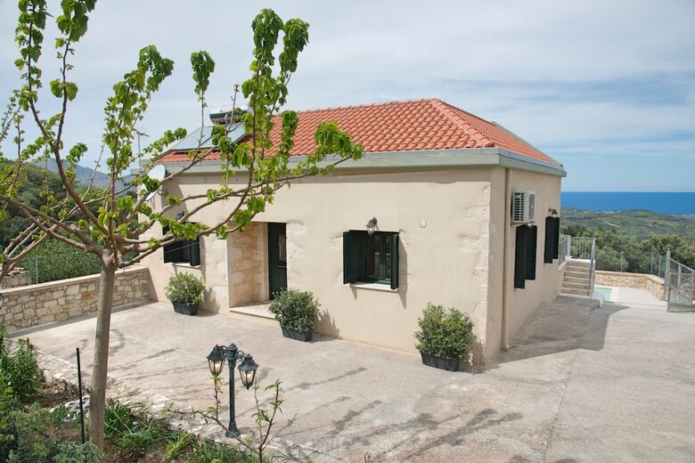 Cretan View Villa With Heated Swimming Pool