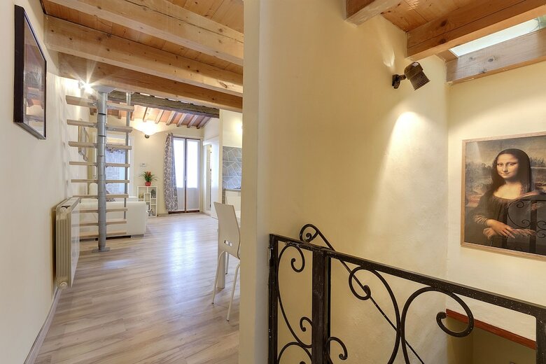Monna Lisa Apartment