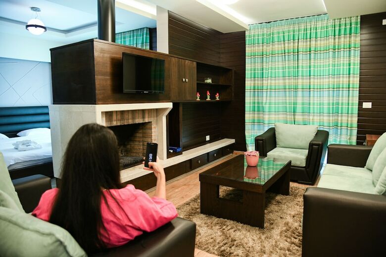 Serail Hotel & Lodging