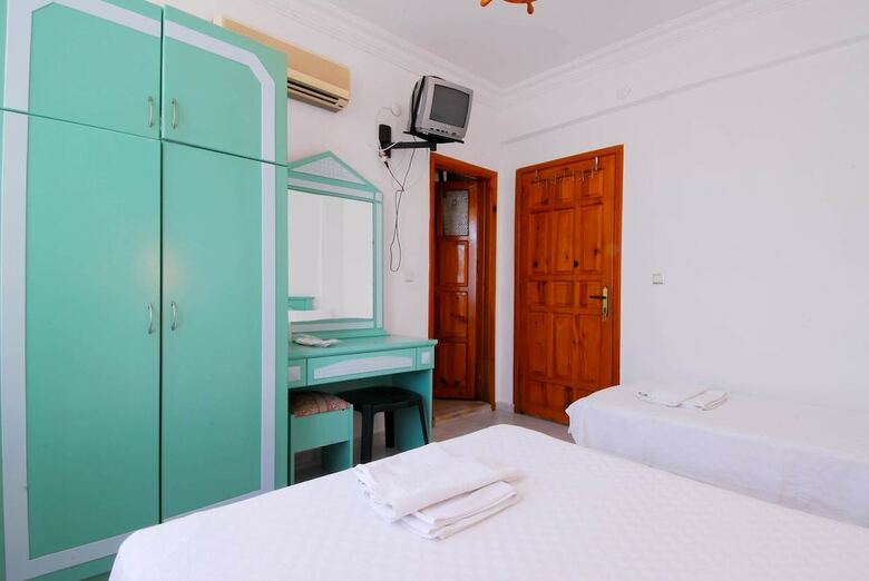 Y�cel Hotel