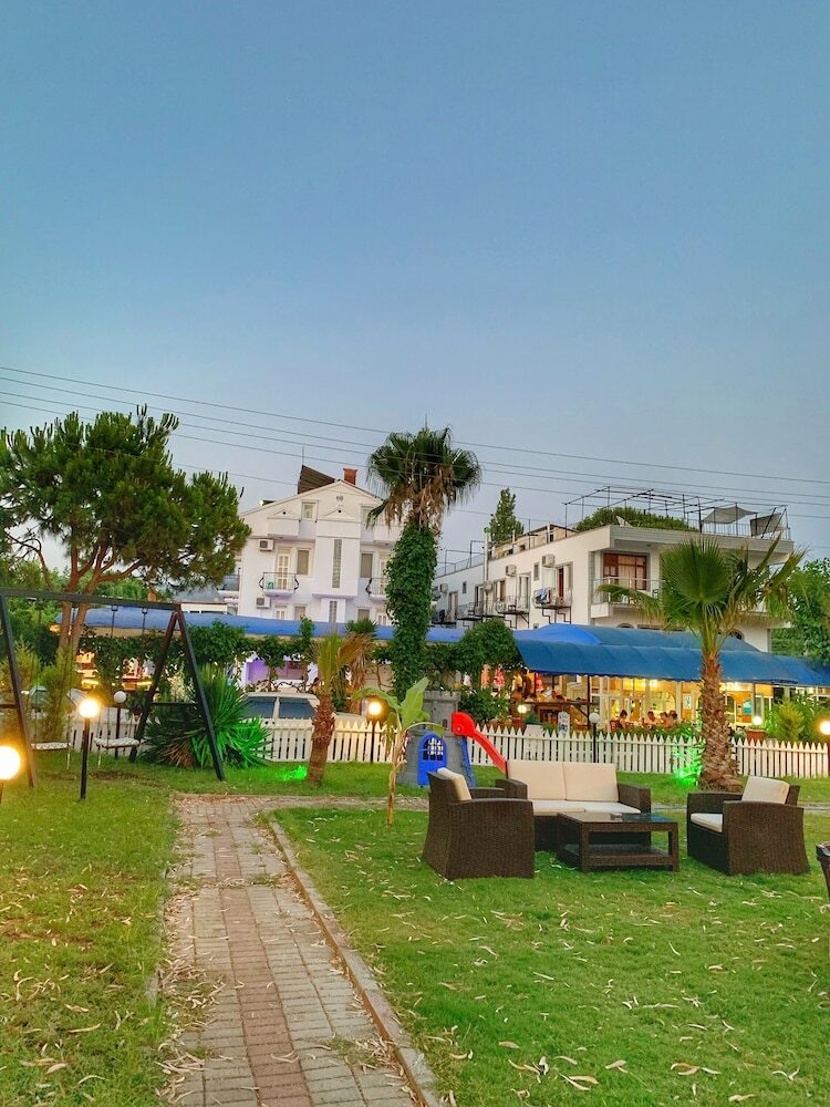 Y�cel Hotel