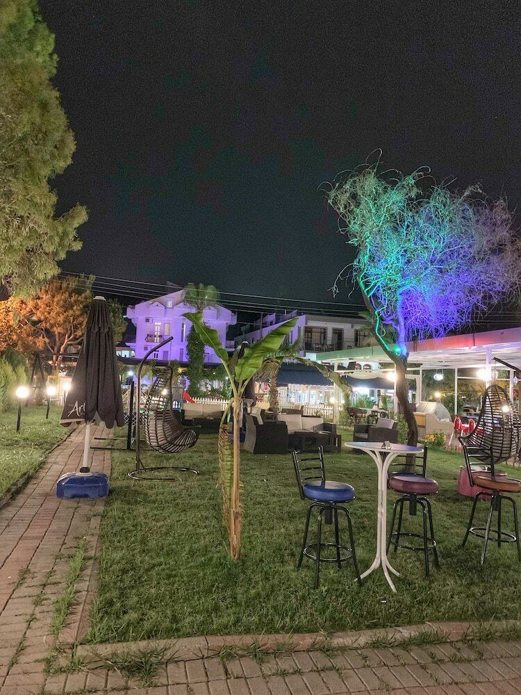 Y�cel Hotel