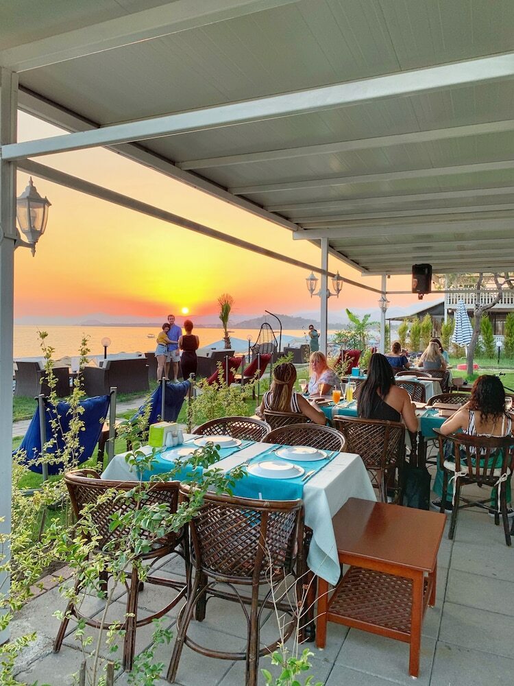 Y�cel Hotel