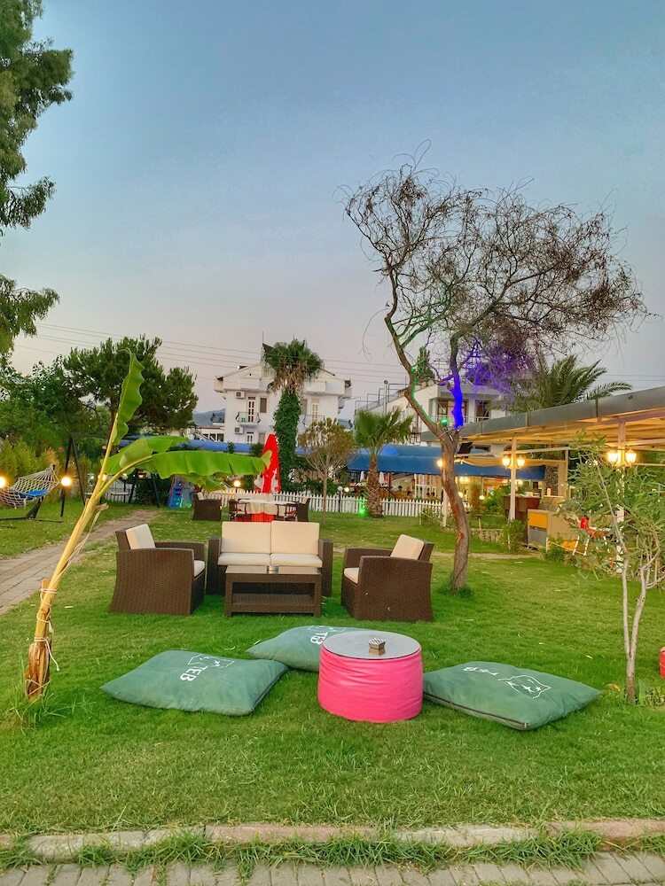 Y�cel Hotel
