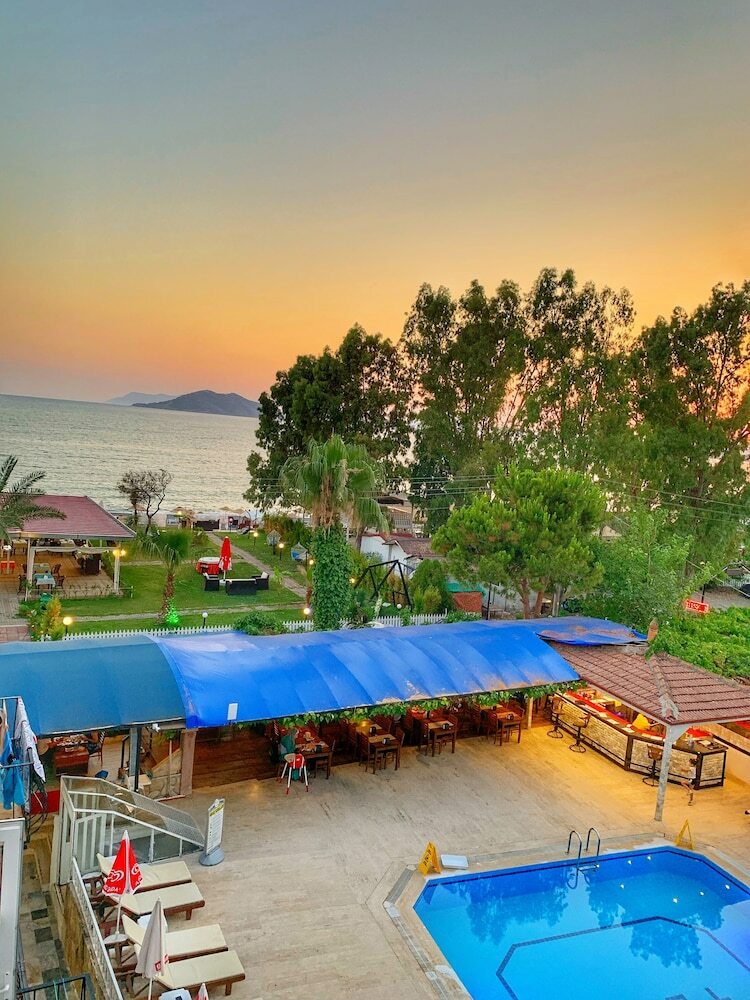 Y�cel Hotel
