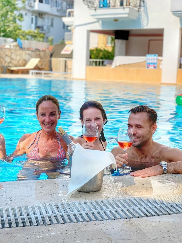 Y�cel Hotel