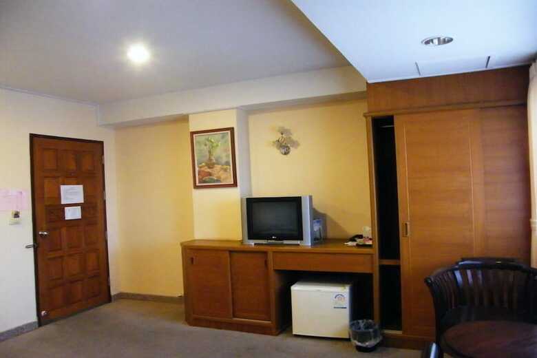 Grand Leo Hotel