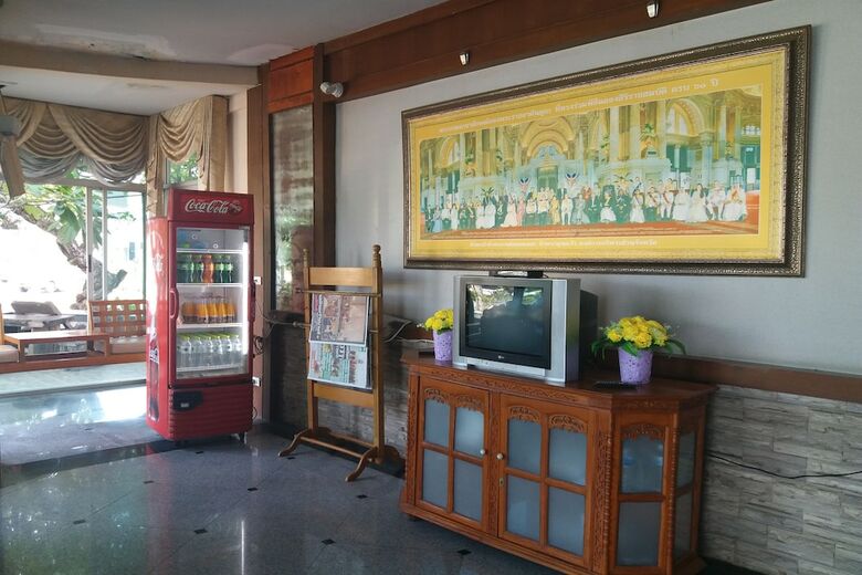 Grand Leo Hotel